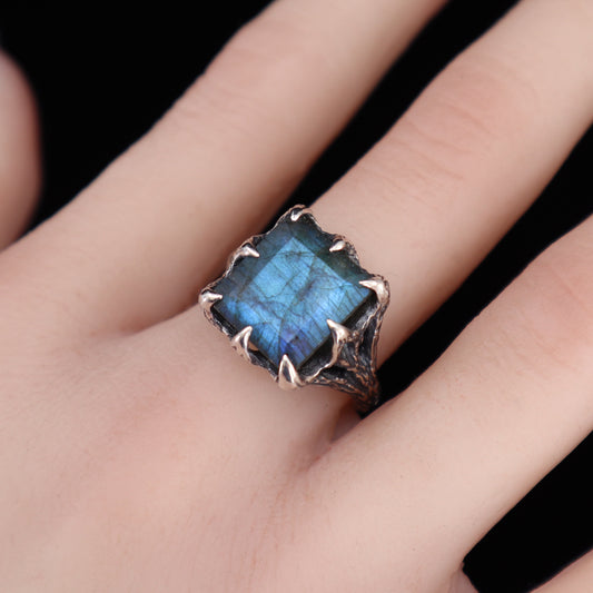 The Dark Embrace Ring - Labradorite