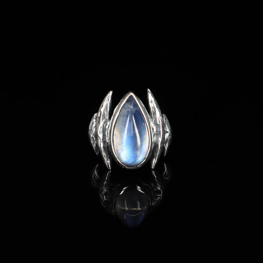 Lestat Ring (Rainbow Moonstone)