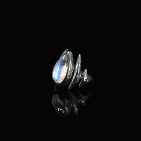 Lestat Ring (Rainbow Moonstone)