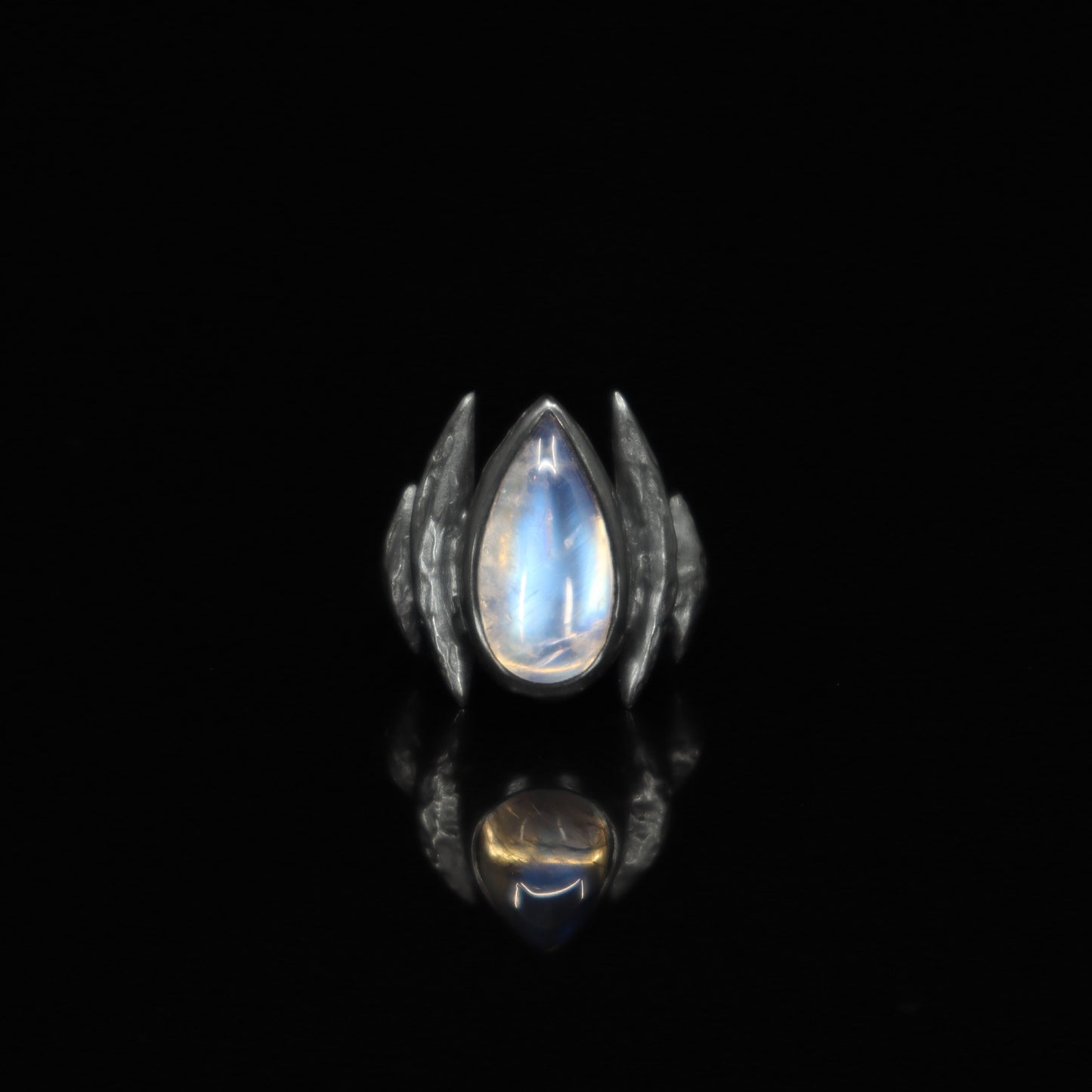 Lestat Ring (Rainbow Moonstone)