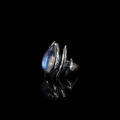 Lestat Ring (Rainbow Moonstone)