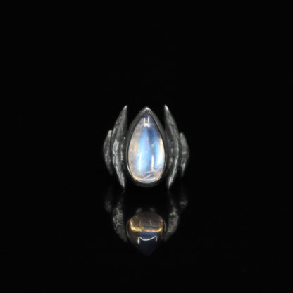 Lestat Ring (Rainbow Moonstone)