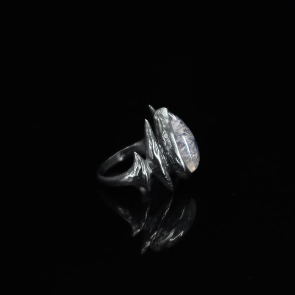Lestat Ring (Rainbow Moonstone)